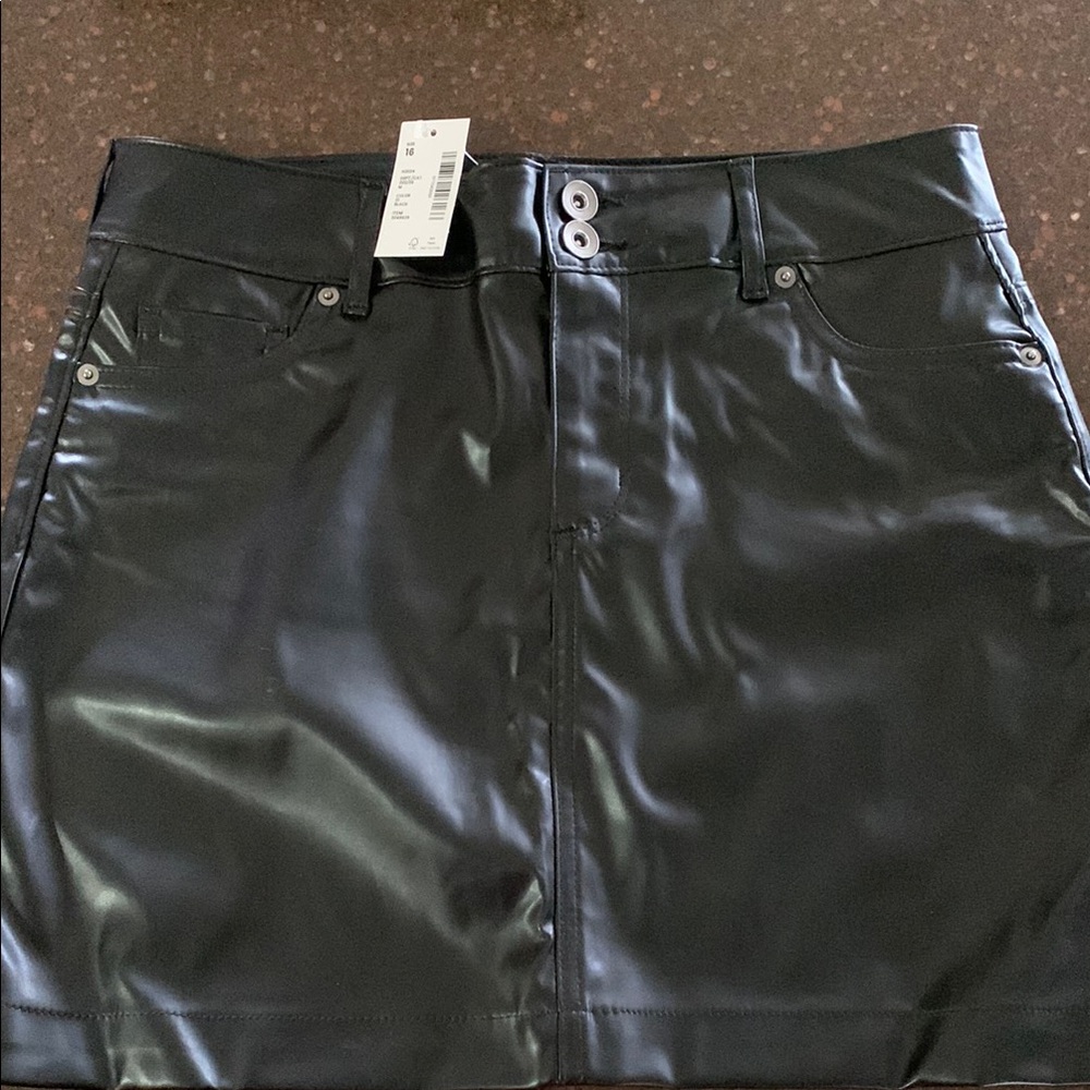 Black Mini Pencil Skirt for Night Out